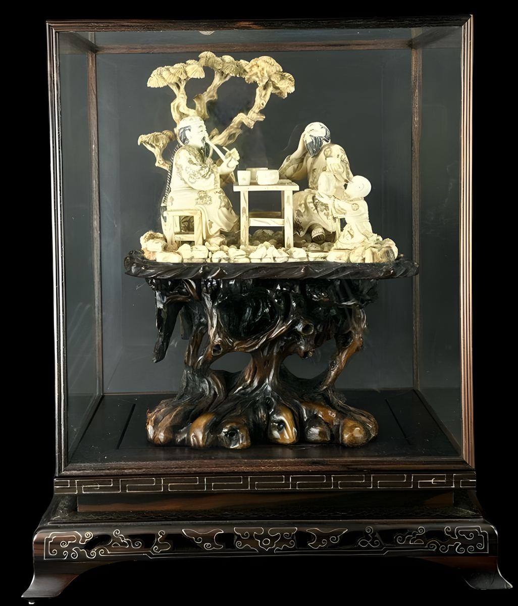 Chinese Carving Chinese Carving in its display case authentication evidence image 1