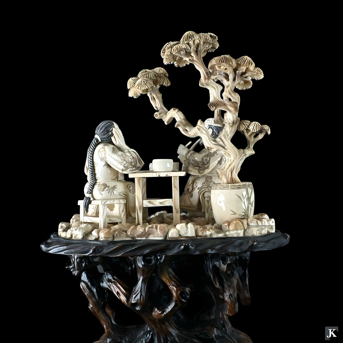 Chinese Carving Chinese Carving in its display case authentication evidence image 3