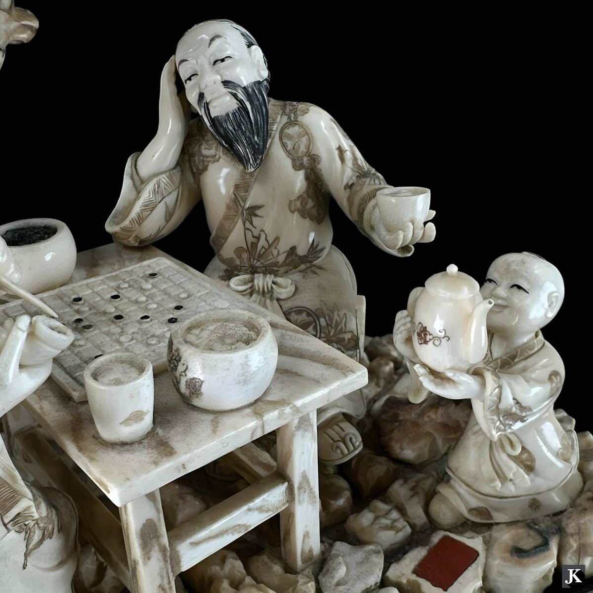 Chinese Carving Chinese Carving in its display case authentication evidence image 8